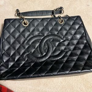 CHANEL
Caviar Quilted Grand Shopping Tote GST Black